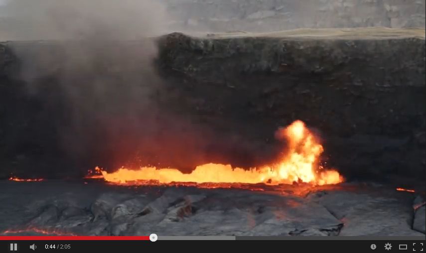 【実験】火山に満タンのガスタンクと水タンクを投げて比べてみた