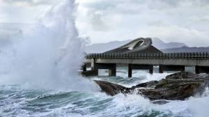 【動画】世界で一番危ないと言われる道「Atlanterhavsveien」が本当にヤバイ・・・