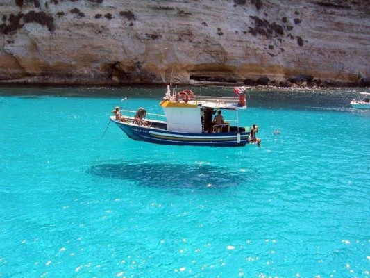イタリア・ランペドゥーザ島の海の透明度が凄い！死ぬまでに行きたい絶景No.1