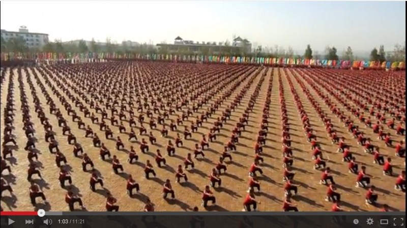 【動画】少林寺武術学校の生徒36000人のパフォーマンスが壮大過ぎるｗ塔溝武校の生徒数が異常