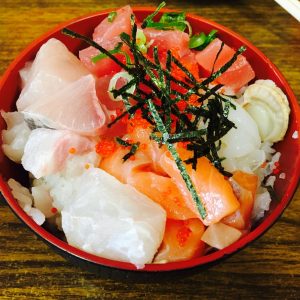 大三島の大漁で海鮮丼を食べてきた。しまなみ海道の必食グルメ