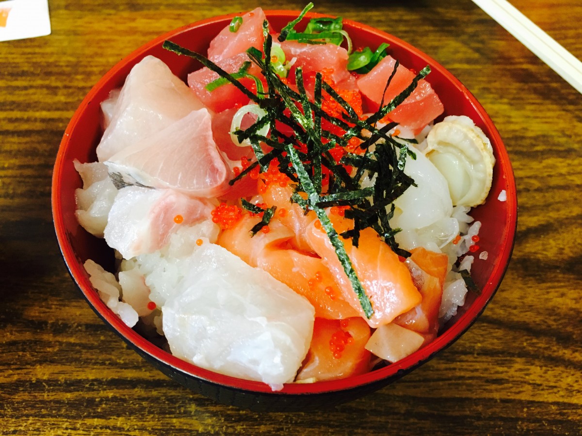 大三島の大漁で海鮮丼を食べてきた。しまなみ海道の必食グルメ