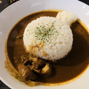 天神親不孝通りHOMEでカレーランチ。味のある雰囲気の隠れ家的ライブバー