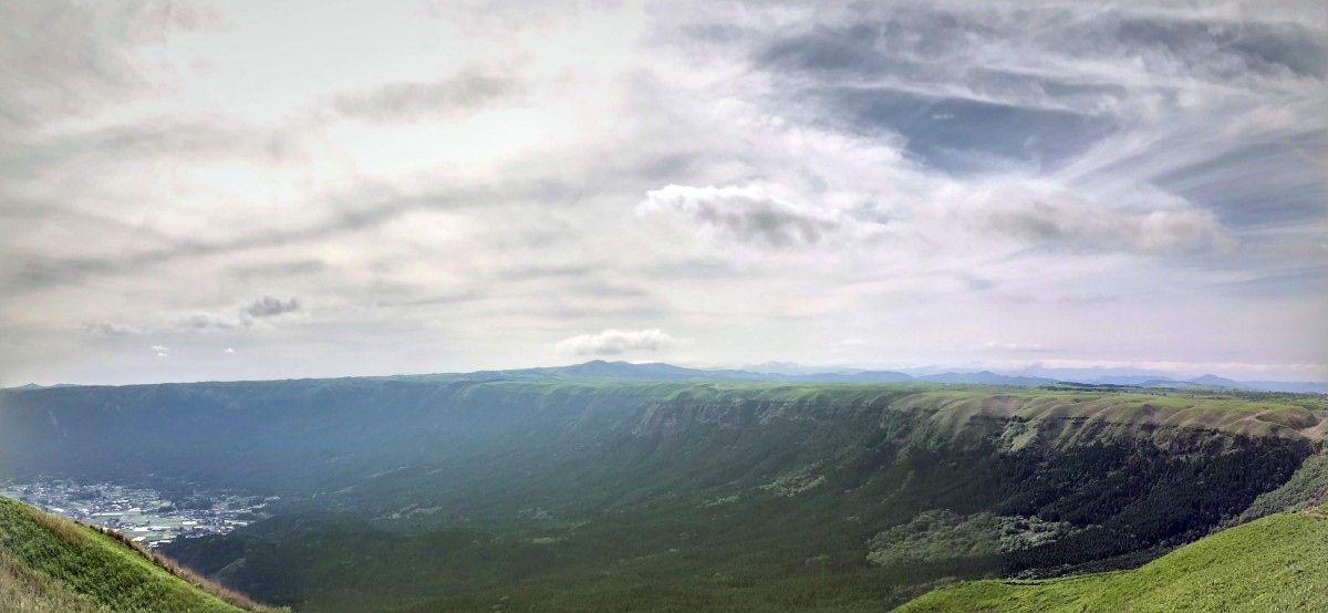 【阿蘇の絶景】世界最大級のカルデラが一望出来る大観峰が絶景！ソフトクリームが激ウマ